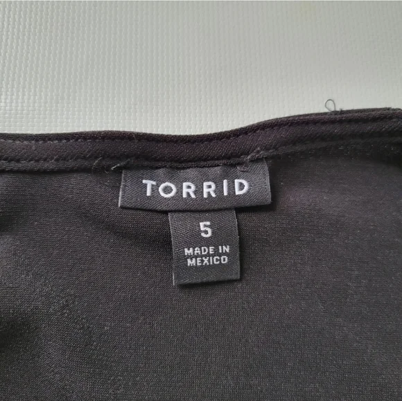 TORRID Like New Sleeveless Top Lace Detailing Sz 5/5X - Picture 3 of 12